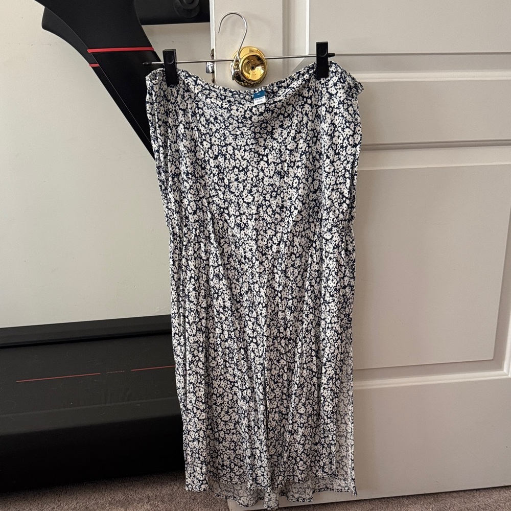 Old Navy Black and White Floral Midi Skirt